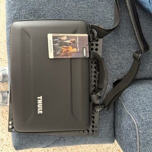 Thule Black Gauntlet Attaché